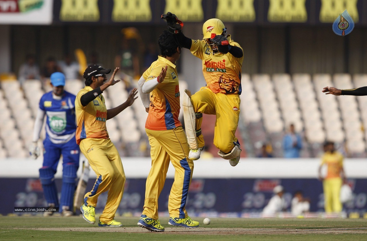 Chennai Rhinos Vs Karnataka Bulldozers Match Photos - 101 / 150 photos