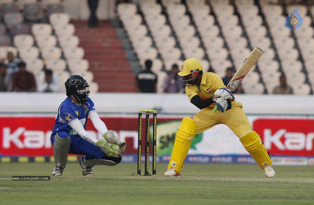 Chennai Rhinos Vs Karnataka Bulldozers Match Photos - 130 / 150 photos