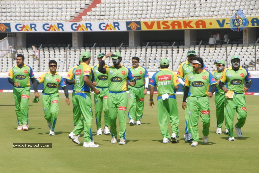 Chennai Rhinos Vs Kerala Strikers Match Photos 01 - 4 / 131 photos