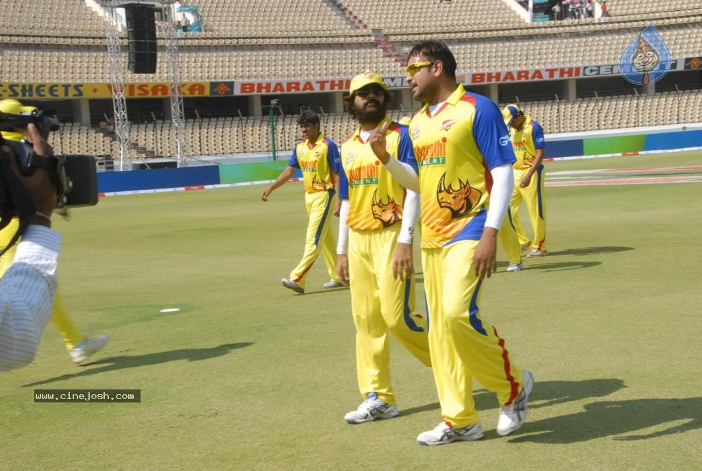 Chennai Rhinos Vs Kerala Strikers Match Photos 01 - 22 / 131 photos