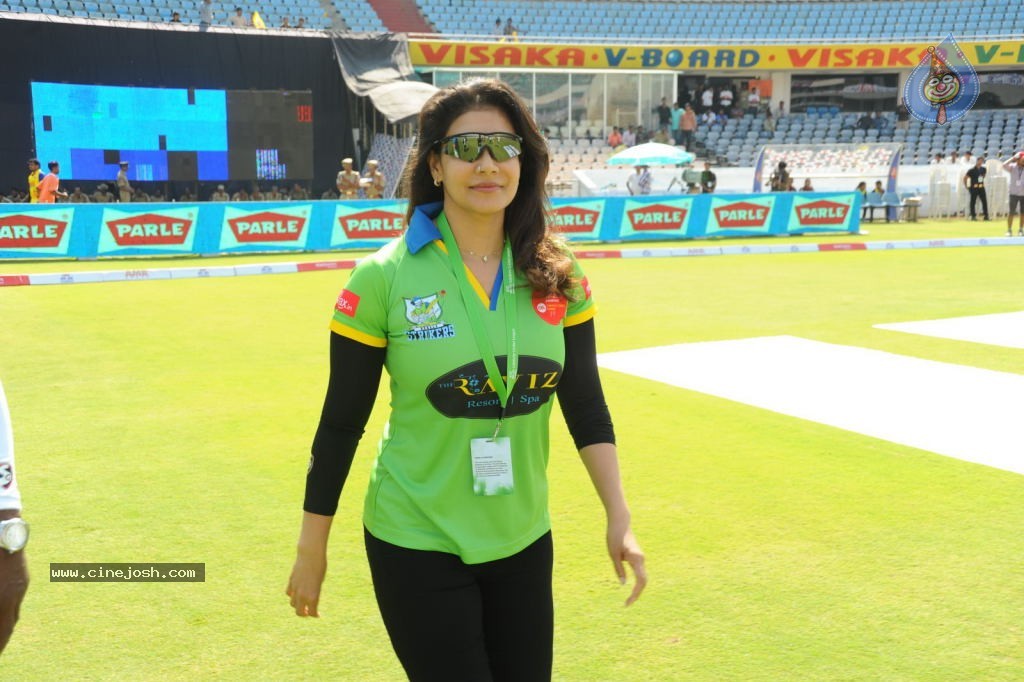 Chennai Rhinos Vs Kerala Strikers Match Photos 01 - 25 / 131 photos