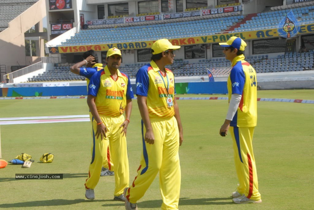 Chennai Rhinos Vs Kerala Strikers Match Photos 01 - 35 / 131 photos