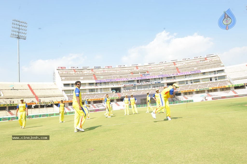 Chennai Rhinos Vs Kerala Strikers Match Photos 01 - 43 / 131 photos