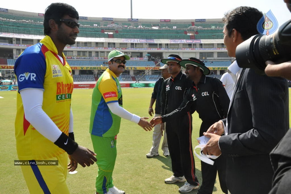 Chennai Rhinos Vs Kerala Strikers Match Photos 01 - 56 / 131 photos