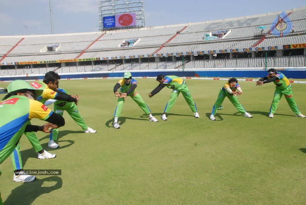 Chennai Rhinos Vs Kerala Strikers Match Photos 01 - 72 / 131 photos