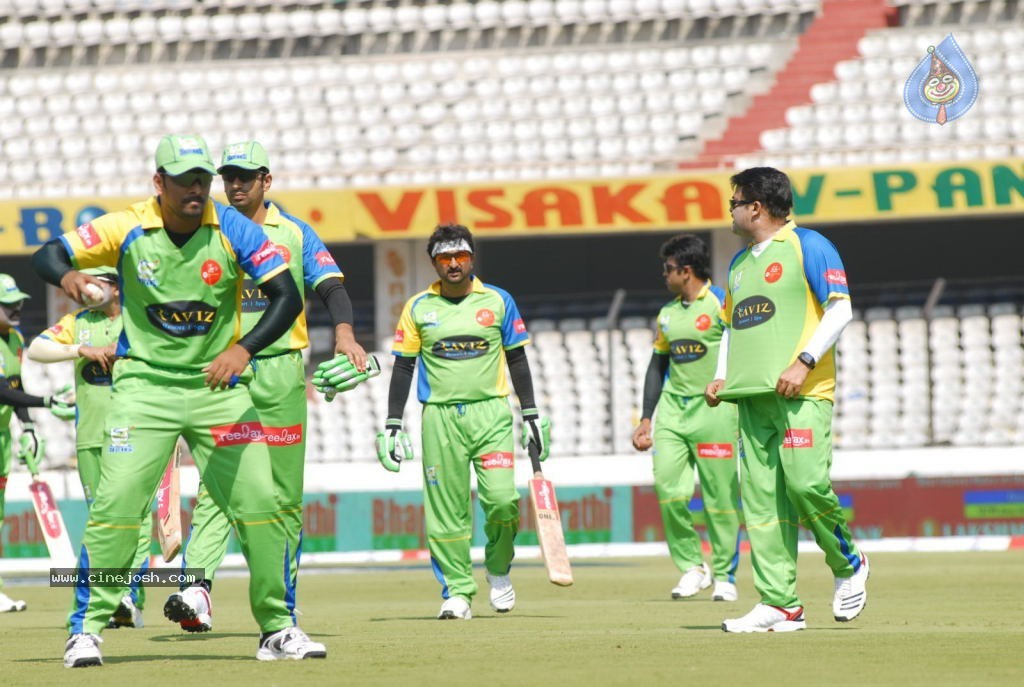 Chennai Rhinos Vs Kerala Strikers Match Photos 01 - 76 / 131 photos