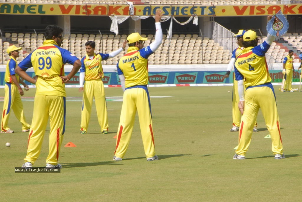 Chennai Rhinos Vs Kerala Strikers Match Photos 01 - 108 / 131 photos