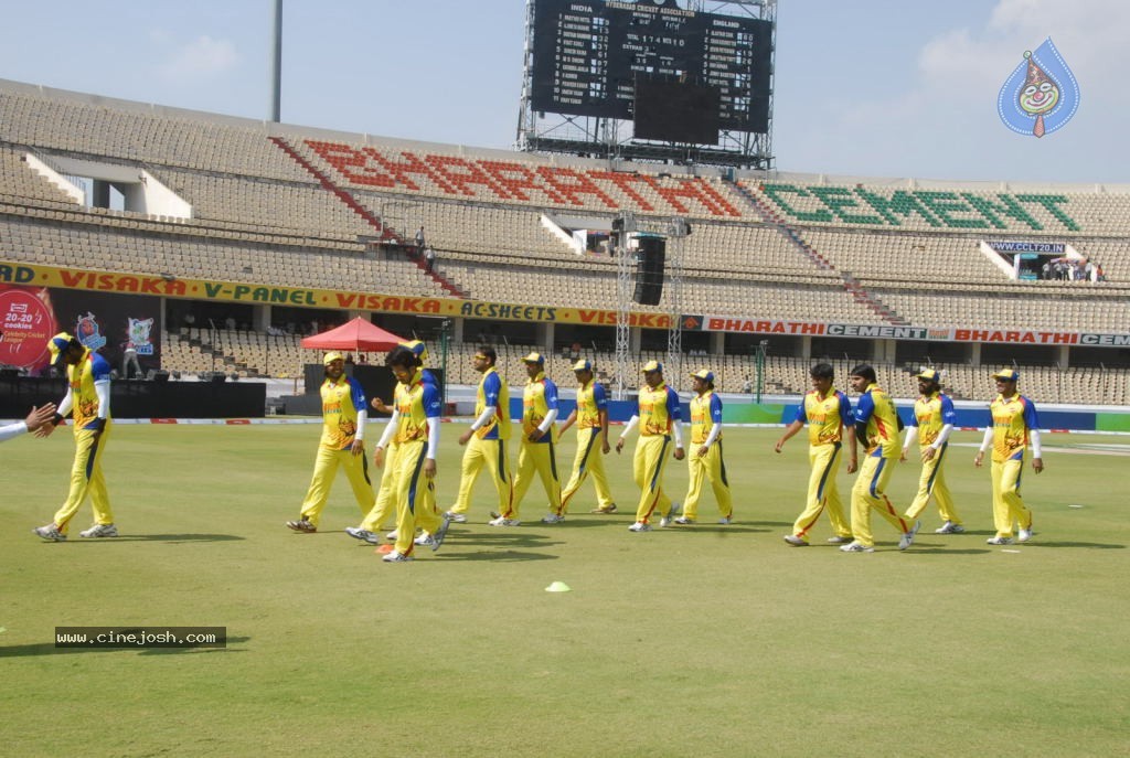 Chennai Rhinos Vs Kerala Strikers Match Photos 01 - 109 / 131 photos