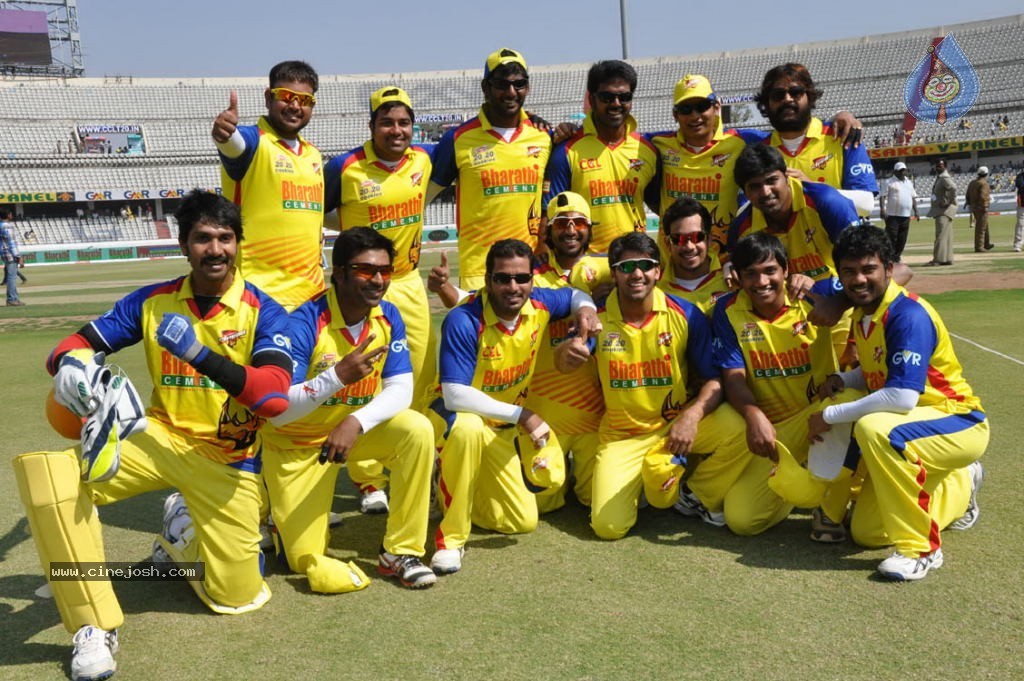 Chennai Rhinos Vs Kerala Strikers Match Photos 01 - 111 / 131 photos