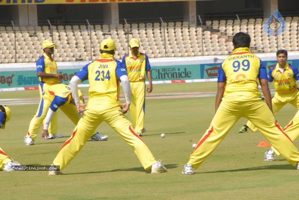 Chennai Rhinos Vs Kerala Strikers Match Photos 01 - 120 / 131 photos