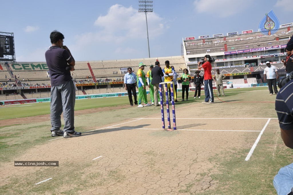 Chennai Rhinos Vs Kerala Strikers Match Photos 01 - 126 / 131 photos
