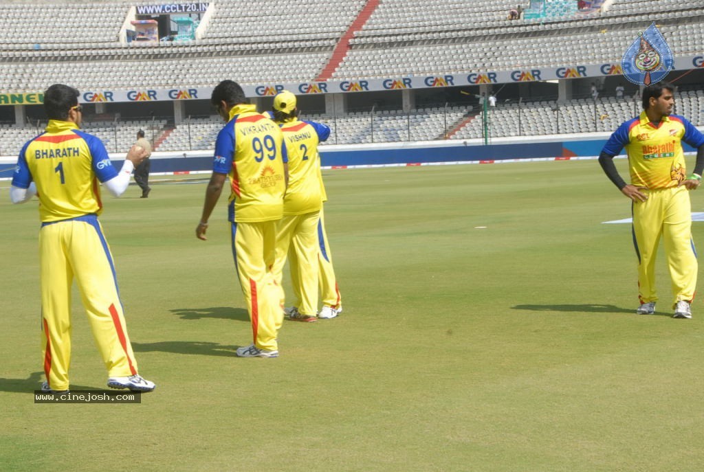 Chennai Rhinos Vs Kerala Strikers Match Photos 01 - 130 / 131 photos