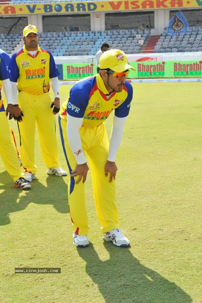 Chennai Rhinos Vs Kerala Strikers Match Photos 02 - 1 / 105 photos