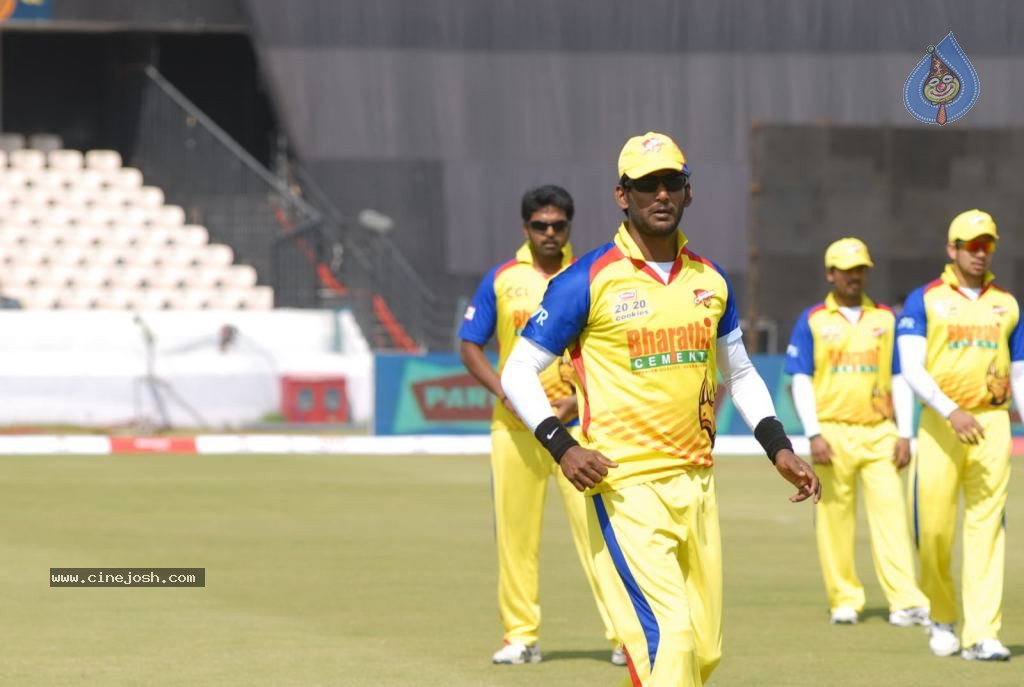 Chennai Rhinos Vs Kerala Strikers Match Photos 02 - 13 / 105 photos