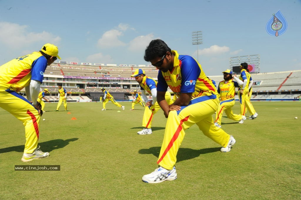 Chennai Rhinos Vs Kerala Strikers Match Photos 02 - 15 / 105 photos