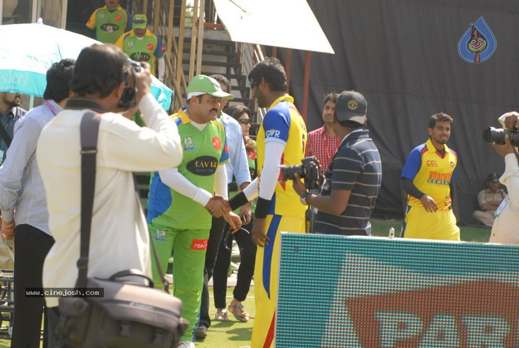 Chennai Rhinos Vs Kerala Strikers Match Photos 02 - 37 / 105 photos