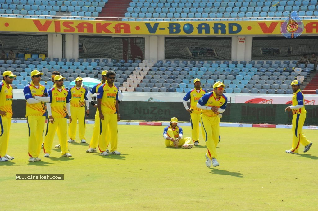 Chennai Rhinos Vs Kerala Strikers Match Photos 02 - 38 / 105 photos