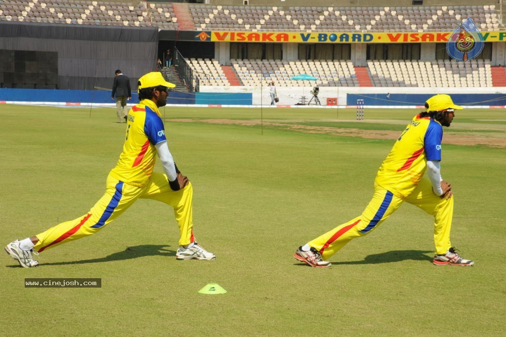 Chennai Rhinos Vs Kerala Strikers Match Photos 02 - 39 / 105 photos