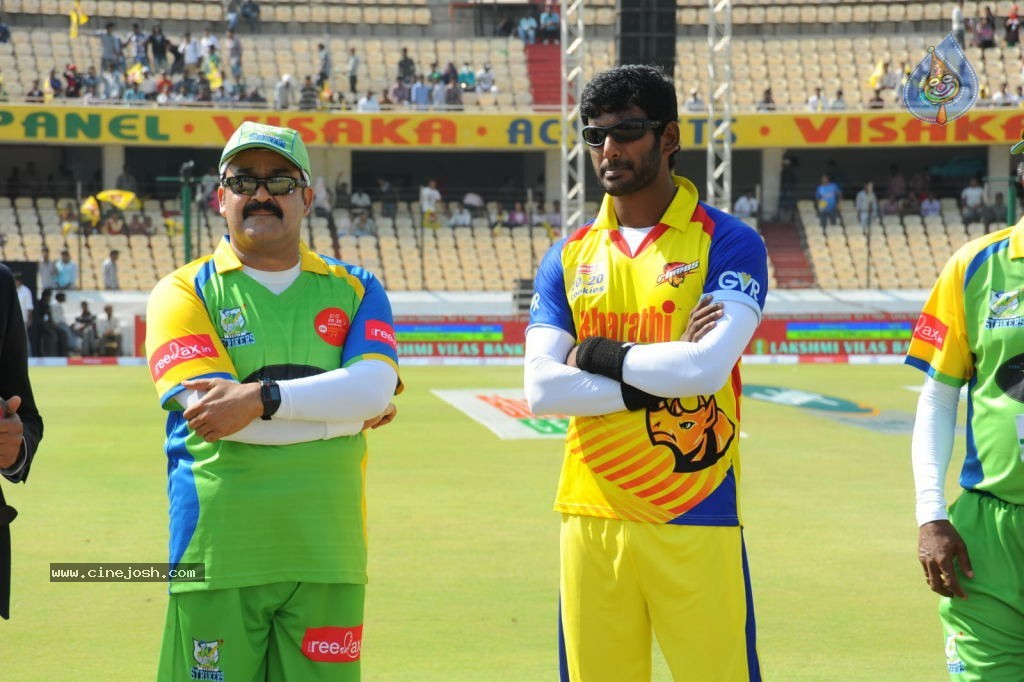 Chennai Rhinos Vs Kerala Strikers Match Photos 02 - 40 / 105 photos