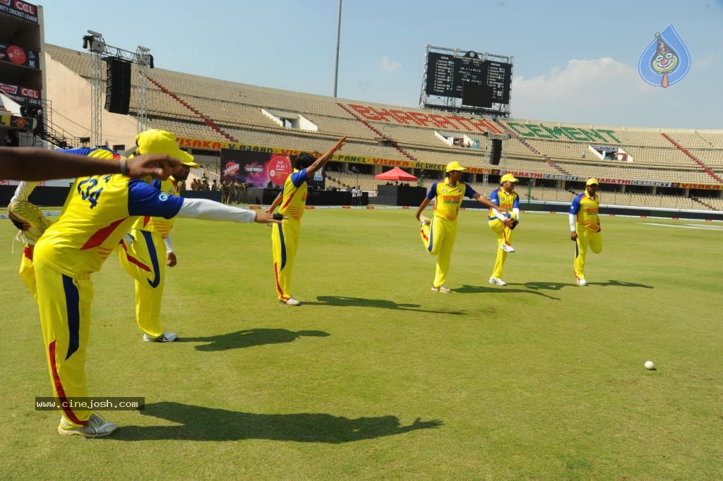 Chennai Rhinos Vs Kerala Strikers Match Photos 02 - 43 / 105 photos