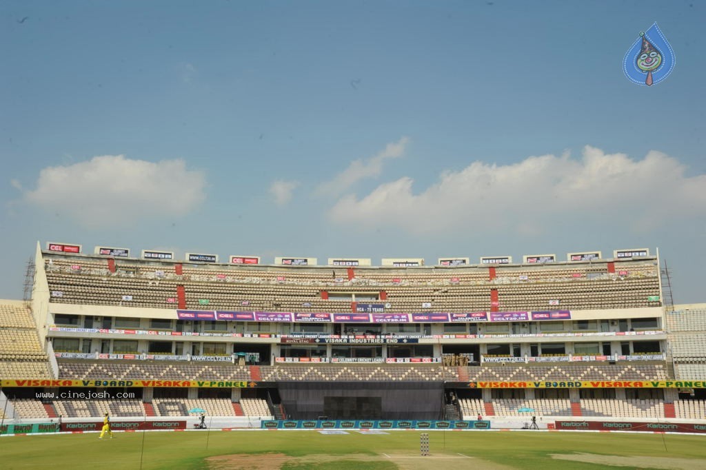 Chennai Rhinos Vs Kerala Strikers Match Photos 02 - 46 / 105 photos