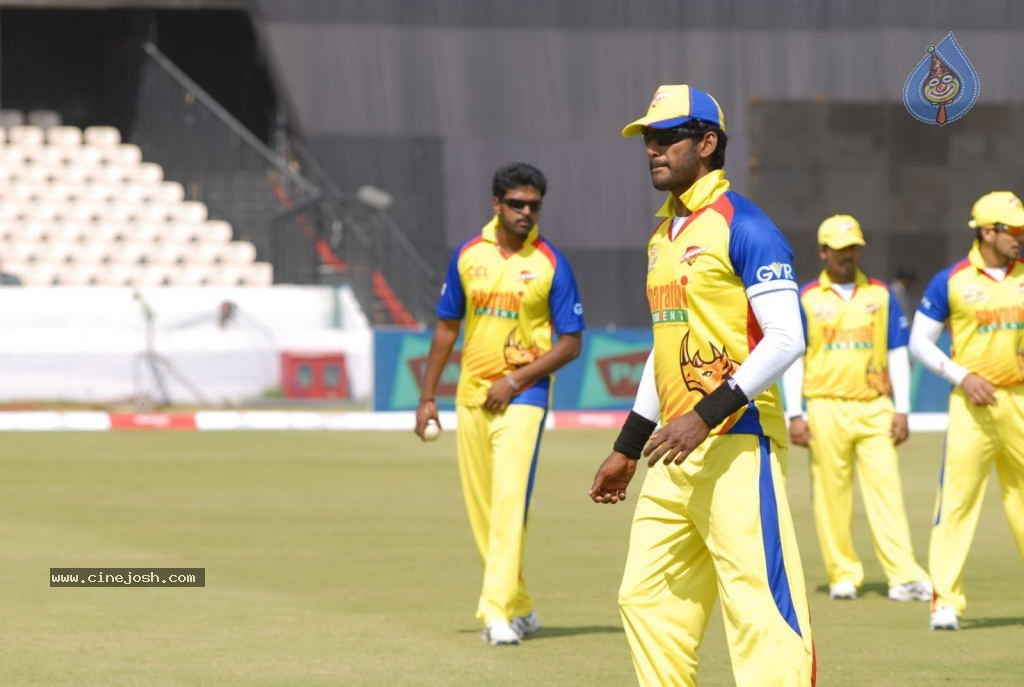 Chennai Rhinos Vs Kerala Strikers Match Photos 02 - 48 / 105 photos