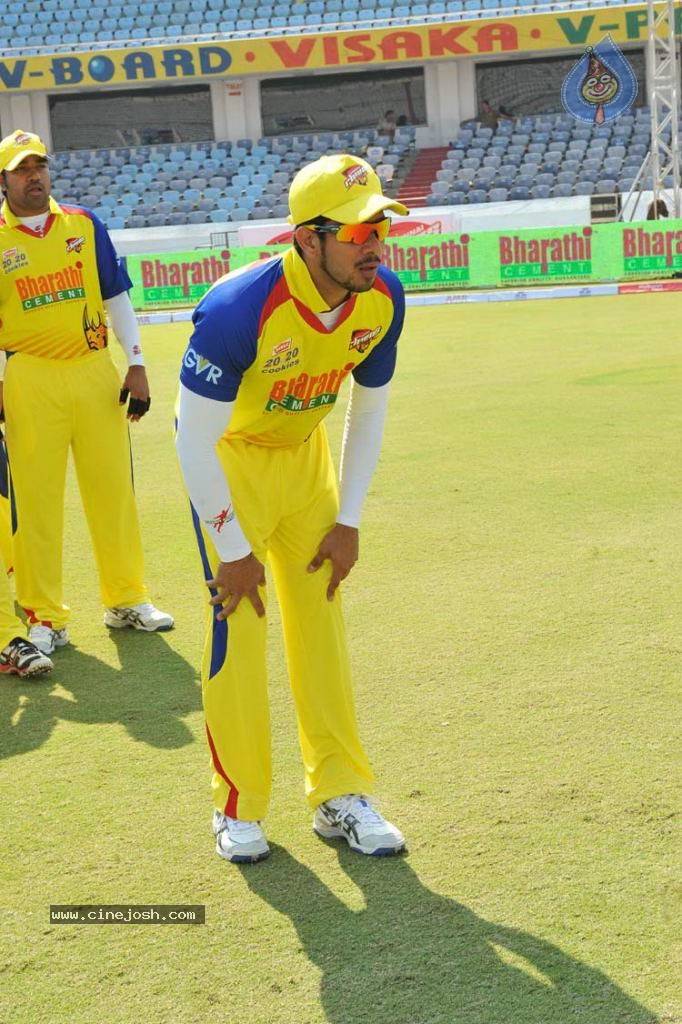 Chennai Rhinos Vs Kerala Strikers Match Photos 02 - 85 / 105 photos