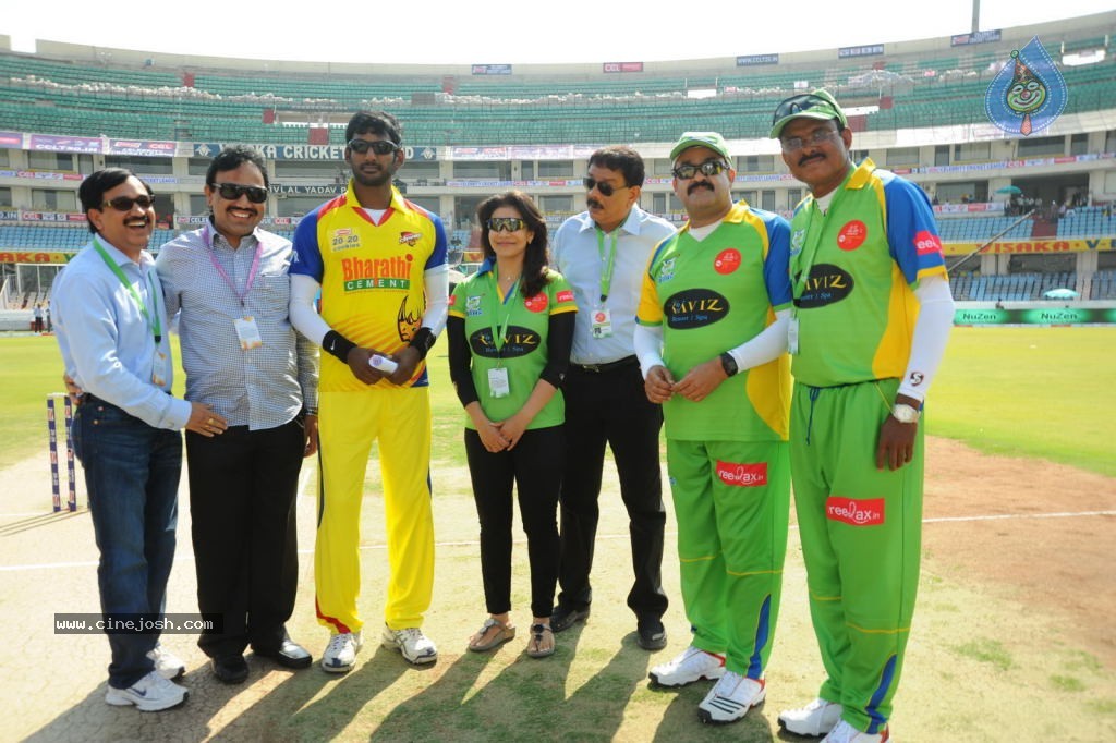 Chennai Rhinos Vs Kerala Strikers Match Photos 02 - 86 / 105 photos