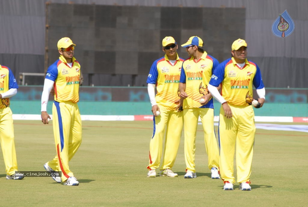 Chennai Rhinos Vs Kerala Strikers Match Photos 02 - 91 / 105 photos