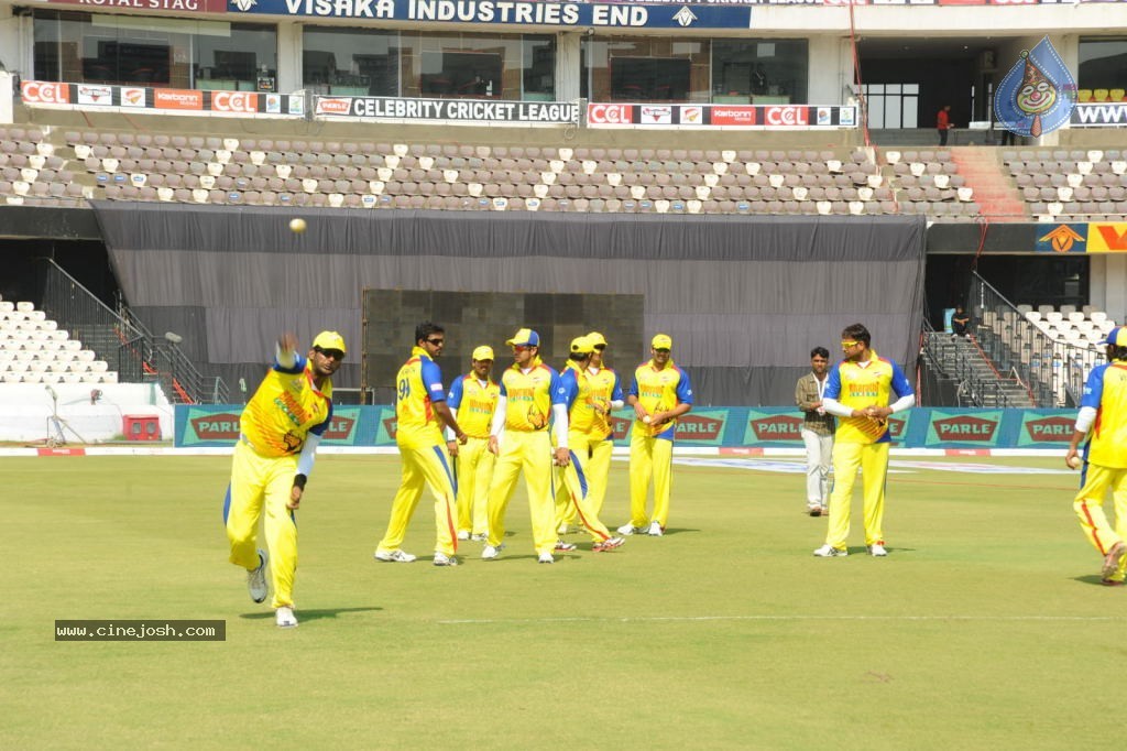 Chennai Rhinos Vs Kerala Strikers Match Photos 02 - 93 / 105 photos