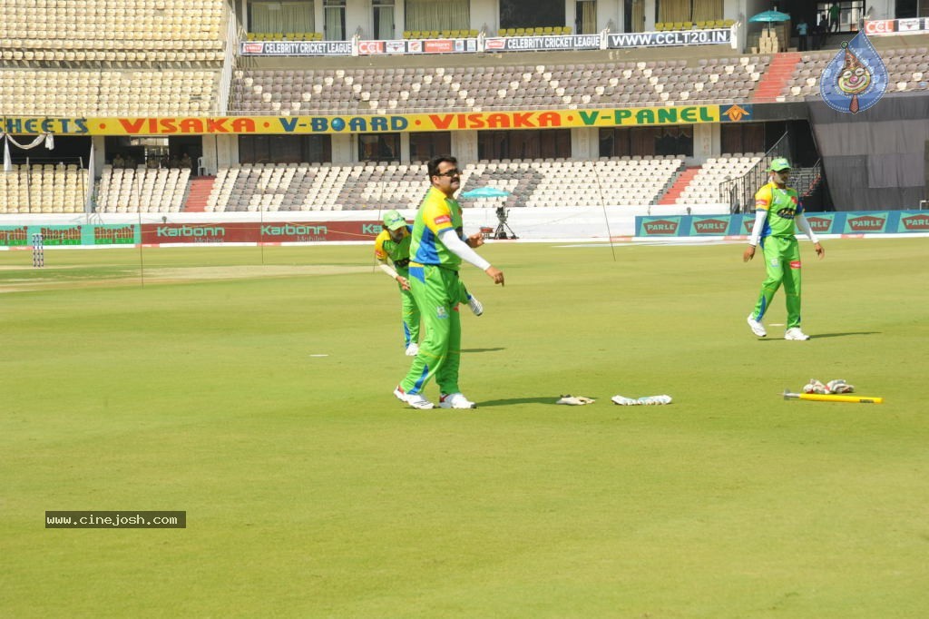 Chennai Rhinos Vs Kerala Strikers Match Photos 02 - 95 / 105 photos