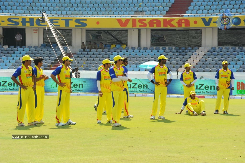 Chennai Rhinos Vs Kerala Strikers Match Photos 02 - 104 / 105 photos