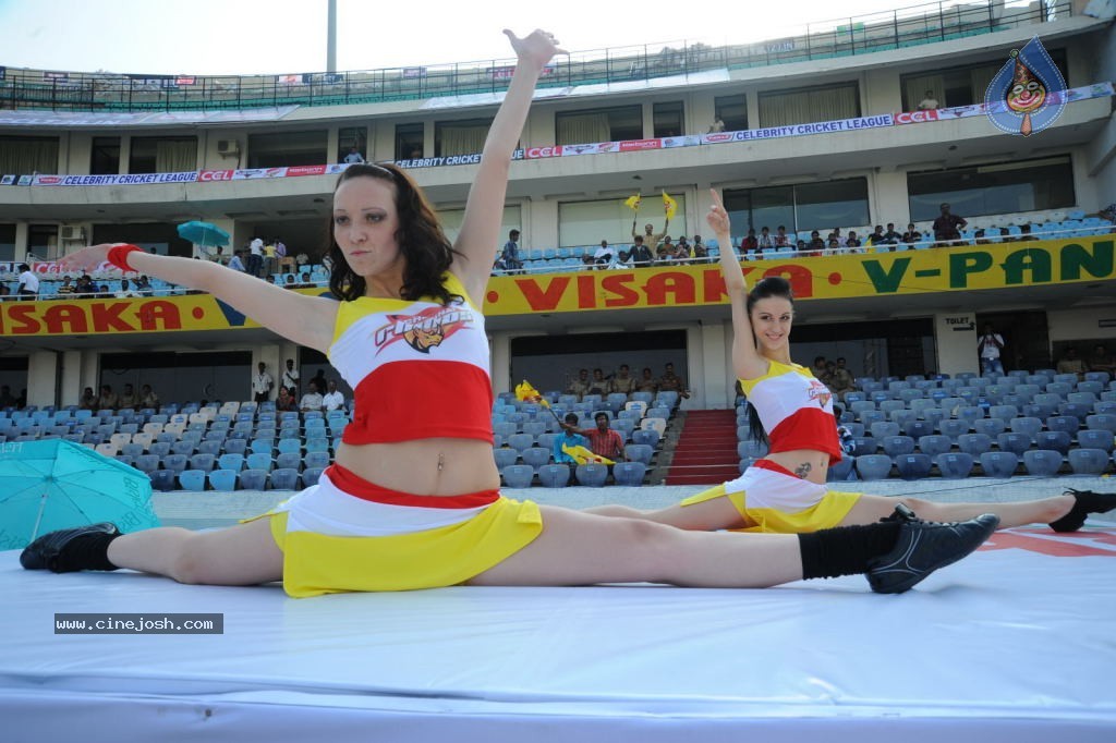 Chennai Rhinos Vs Kerala Strikers Match Photos 03 - 80 / 96 photos