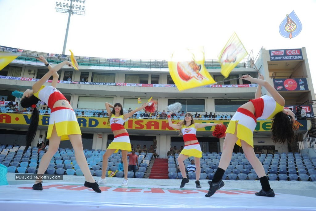 Chennai Rhinos Vs Kerala Strikers Match Photos 03 - 92 / 96 photos