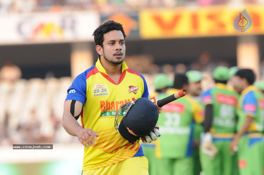 Chennai Rhinos Vs Kerala Strikers Match Photos 04 - 2 / 43 photos