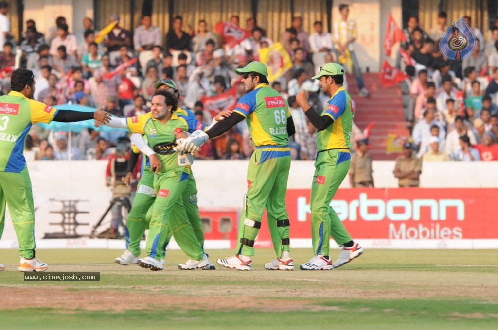 Chennai Rhinos Vs Kerala Strikers Match Photos 04 - 11 / 43 photos