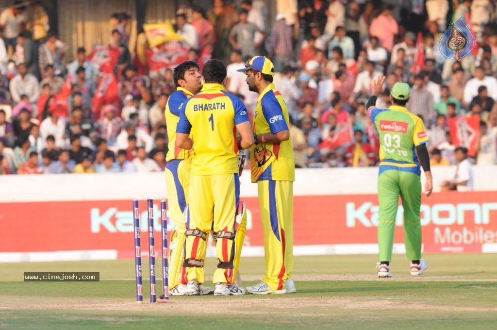 Chennai Rhinos Vs Kerala Strikers Match Photos 04 - 29 / 43 photos