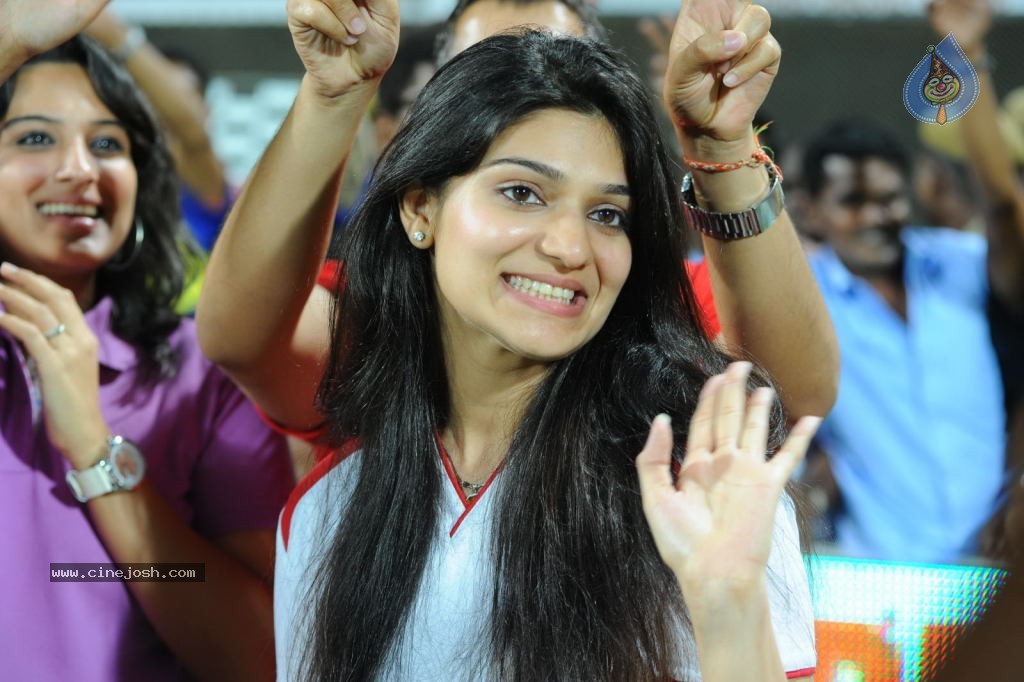Telugu Warriors VS Chennai Rhinos Semi Final Match 01 - 41 / 72 photos