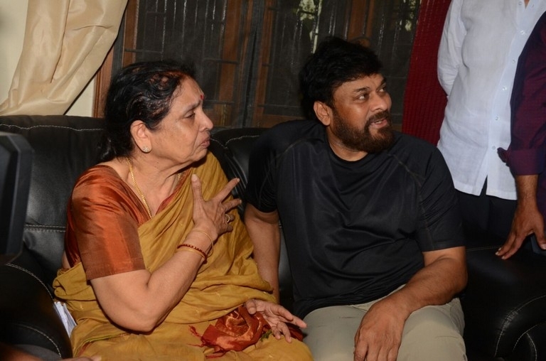 Chiranjeevi And Allu Aravind Has Paid Tribute To Nandagopal - 11 / 21 photos