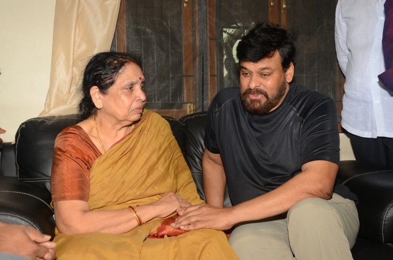 Chiranjeevi And Allu Aravind Has Paid Tribute To Nandagopal - 13 / 21 photos