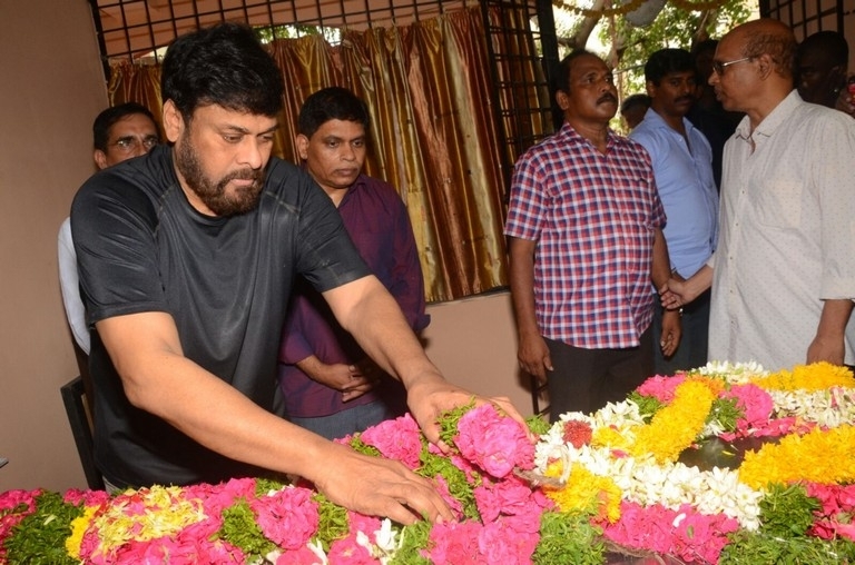 Chiranjeevi And Allu Aravind Has Paid Tribute To Nandagopal - 16 / 21 photos