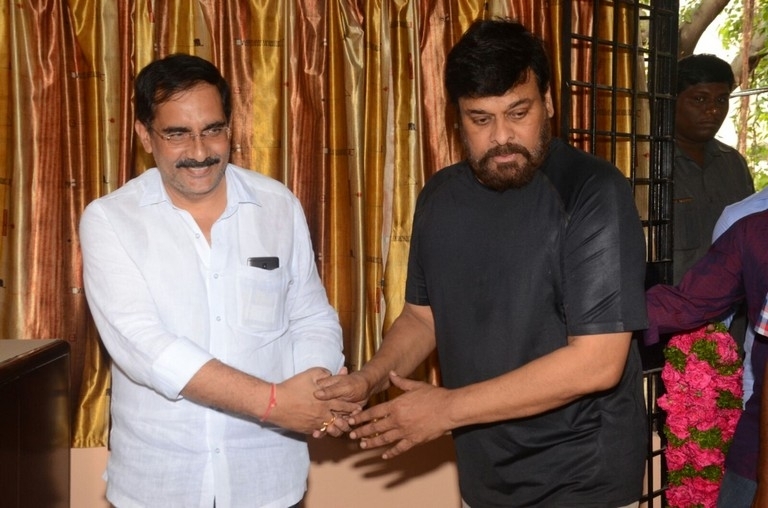 Chiranjeevi And Allu Aravind Has Paid Tribute To Nandagopal - 20 / 21 photos