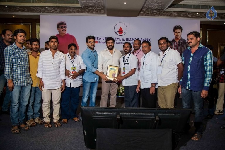 Chiranjeevi and Ram Charan Thanked The Blood Donors - 5 / 21 photos