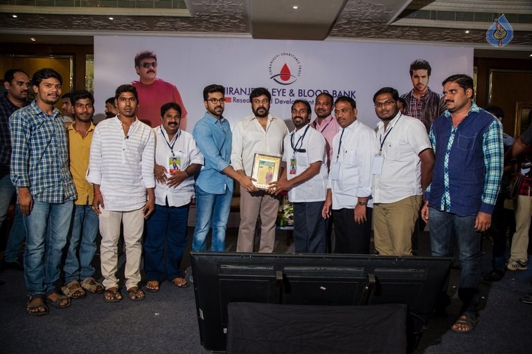 Chiranjeevi and Ram Charan Thanked The Blood Donors - 12 / 21 photos