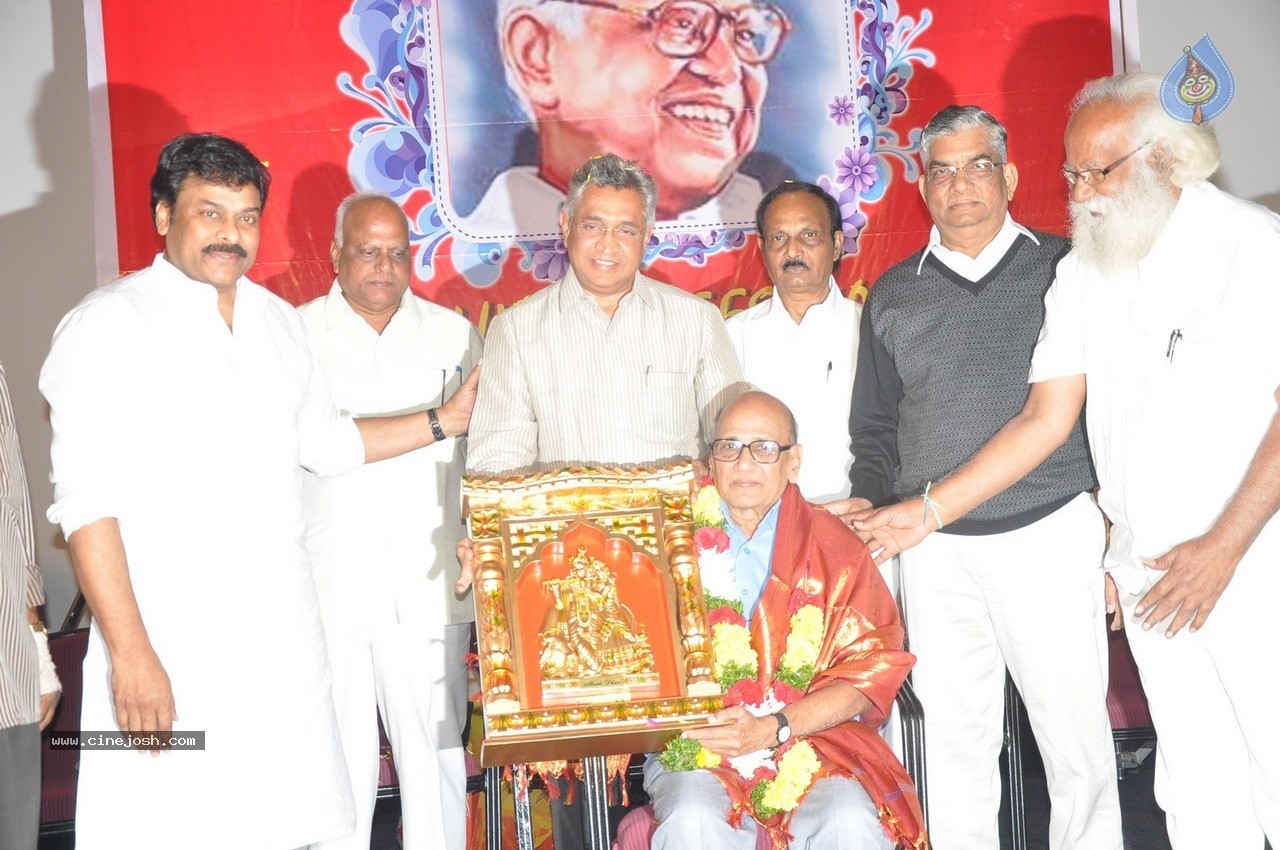 Chiranjeevi at Bapu's Film Festival 2014 - 77 / 304 photos