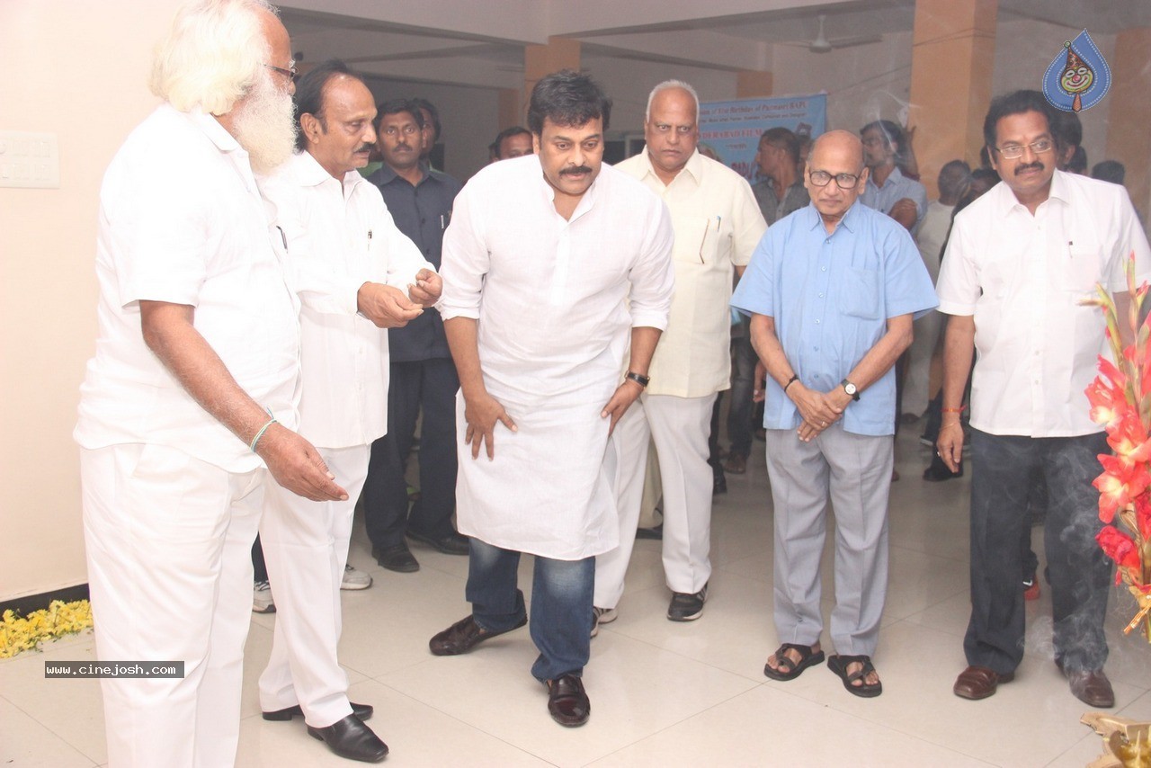 Chiranjeevi at Bapu's Film Festival 2014 - 115 / 304 photos