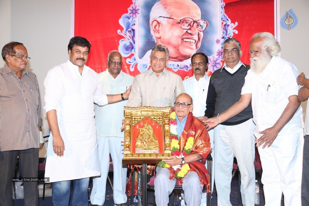Chiranjeevi at Bapu's Film Festival 2014 - 127 / 304 photos