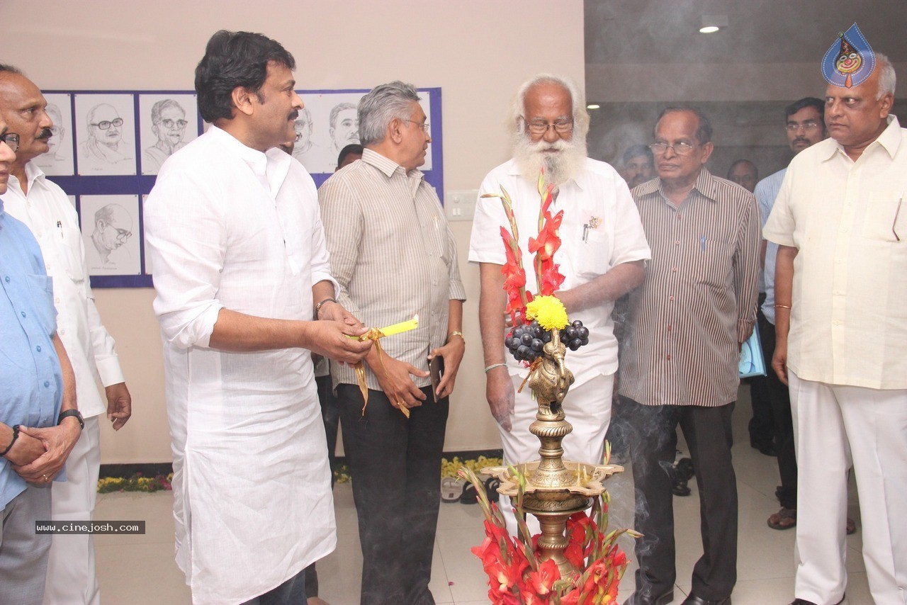 Chiranjeevi at Bapu's Film Festival 2014 - 139 / 304 photos