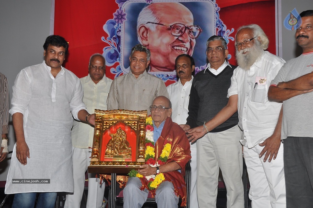 Chiranjeevi at Bapu's Film Festival 2014 - 177 / 304 photos