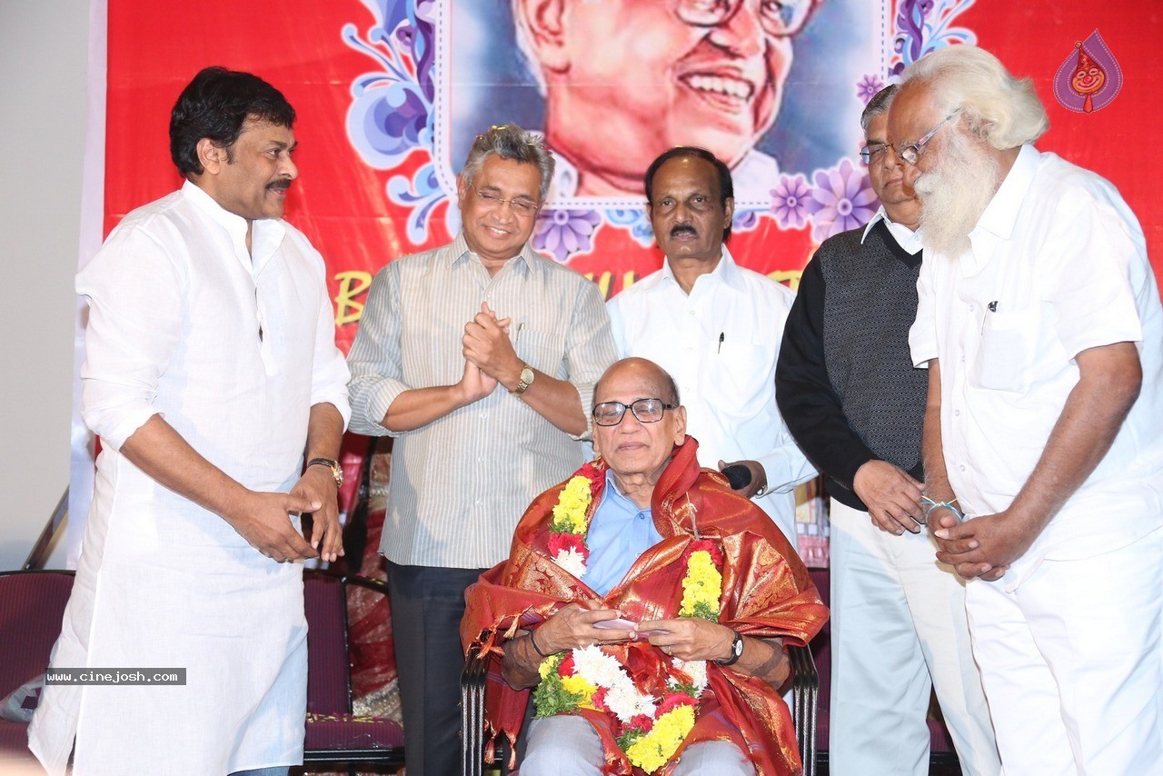 Chiranjeevi at Bapu's Film Festival 2014 - 187 / 304 photos